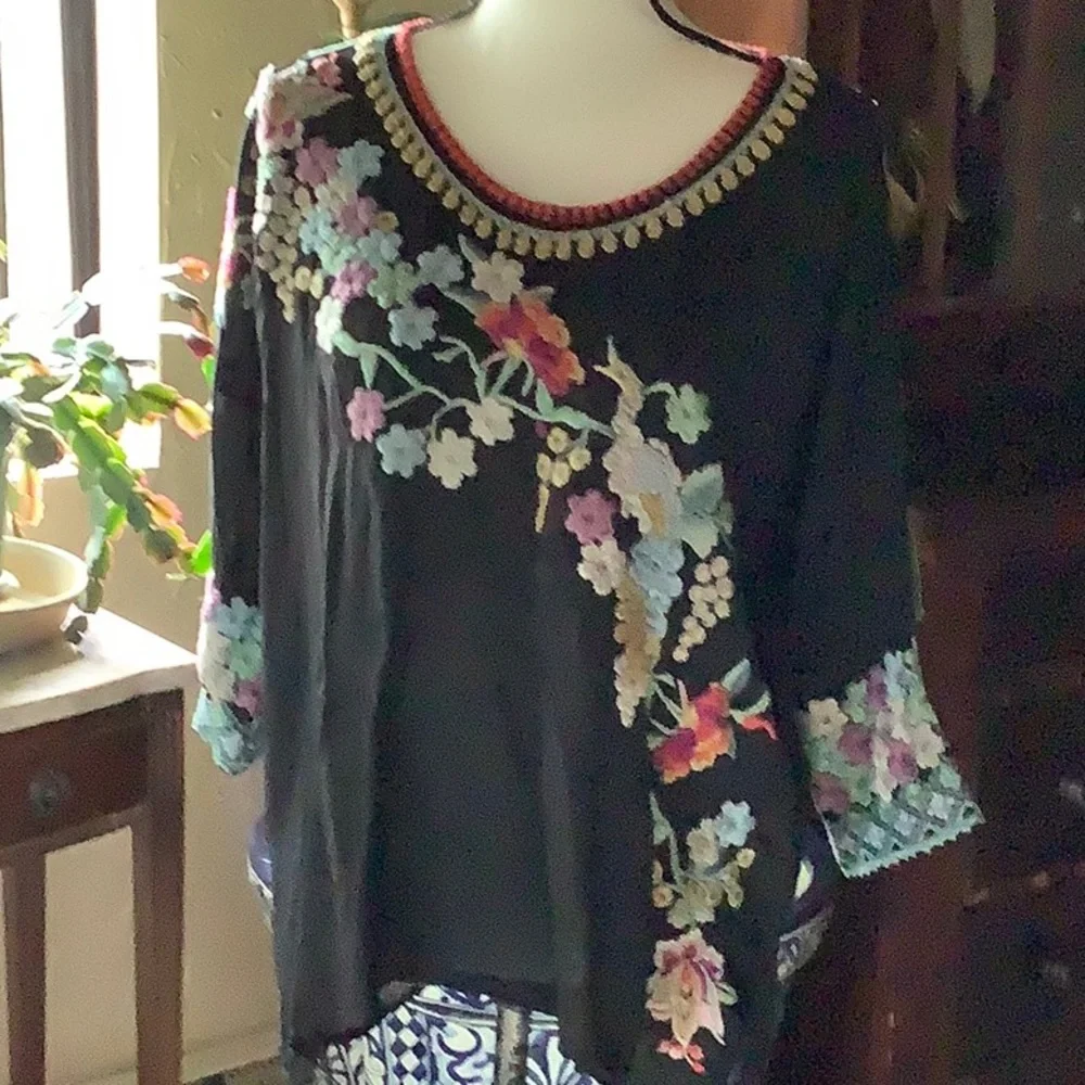 EUC Johnny Was Merielle Embroidered Top - Picture 2 of 7